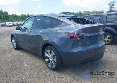 2023 Tesla Model Y Awd/Long Range Dual Motor All-Wheel Drive z USA, uszkodzony, nr VIN 7SAYGDEE3PF879552